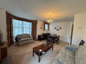 Lounge/Diner- click for photo gallery